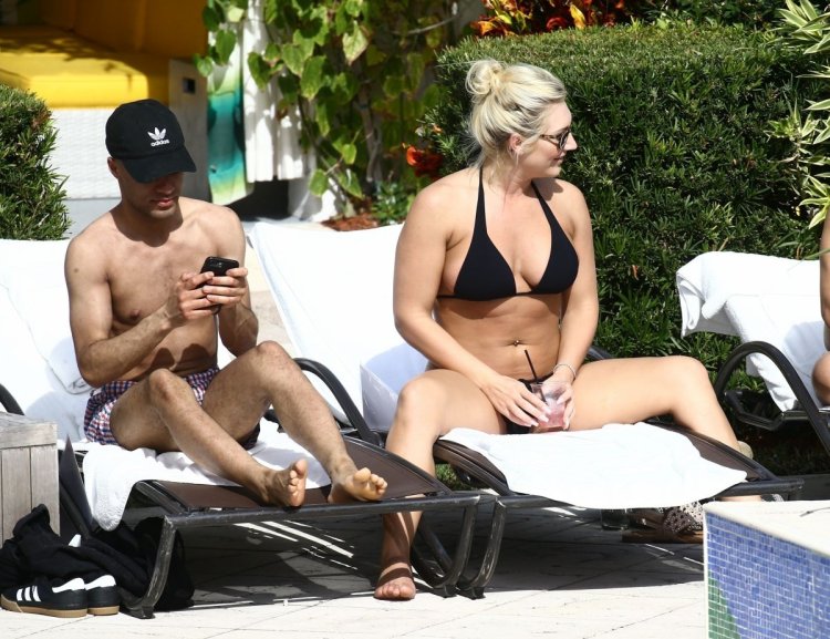 Брук хоган в бикини