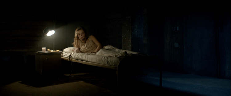 Элизабет Шу в Нижнем белье