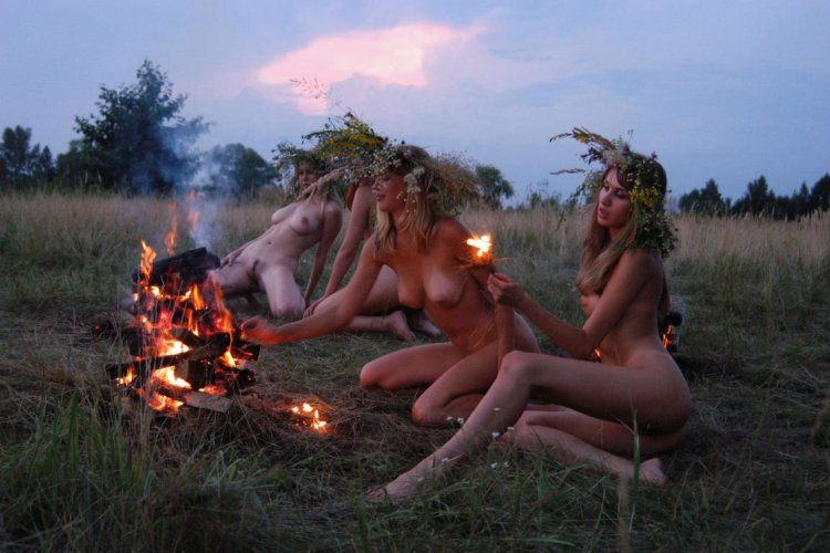 Праздник Ивана Купалы нагишом