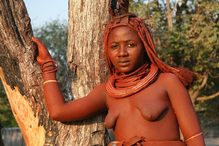 Современное племя женщин голых