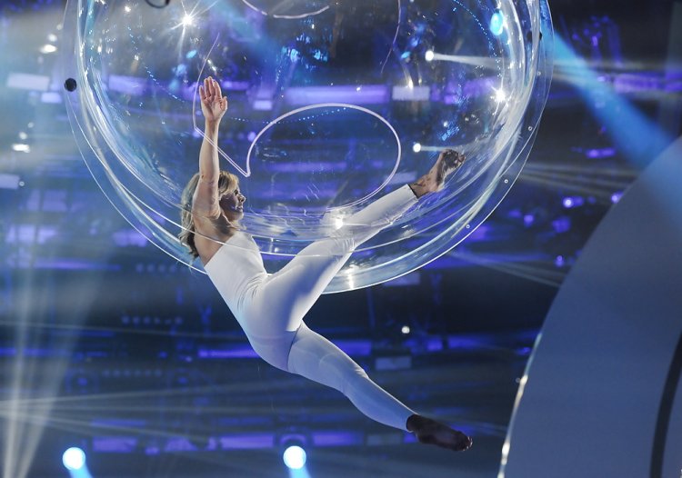 Helene Fischer в короткой юбке ножки