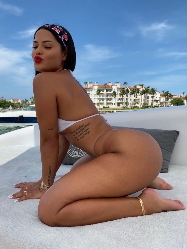 Кати Элизы Генри голая