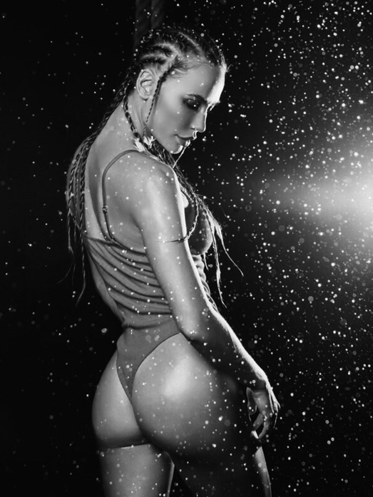 Николь Амбразайтис в молодости