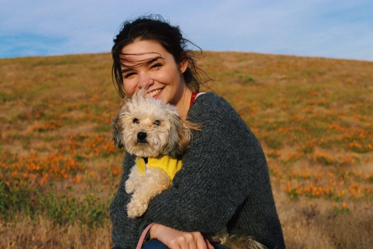 Мэдисон Маклафлин Красном платье стрела