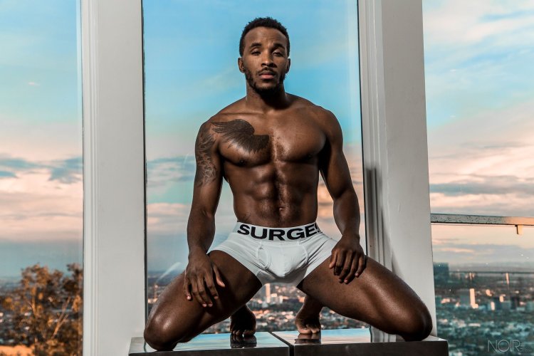 Красивые голые черные парни