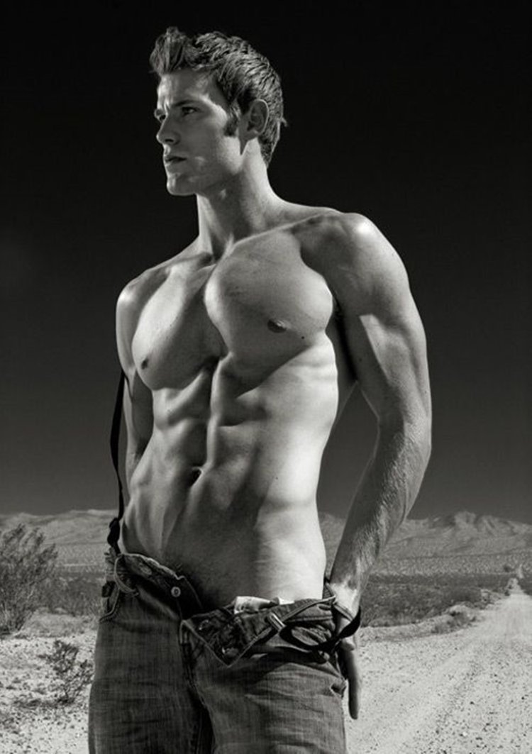 Голый негр с огромным членом