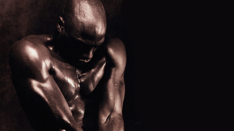 Красивое голое мужское тело