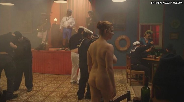 Джулия Авенданьо голая