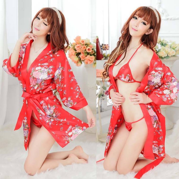 Японское платье с вырезом