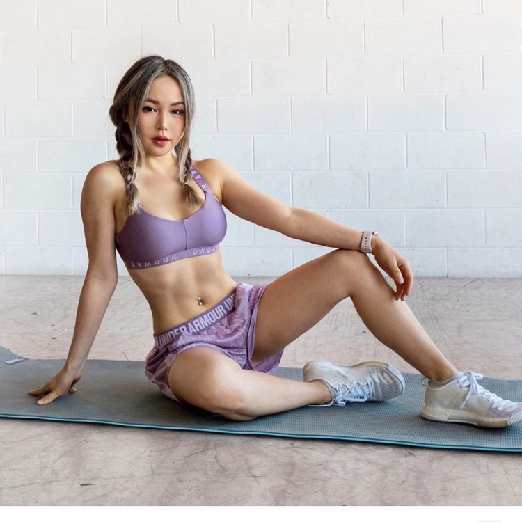 Хлоя тинг Legs