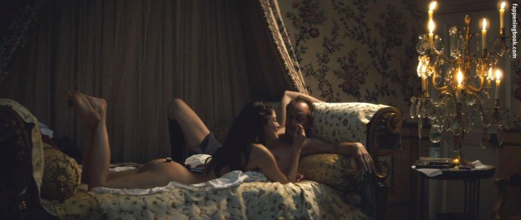 Шарлотта ле бон сиськи