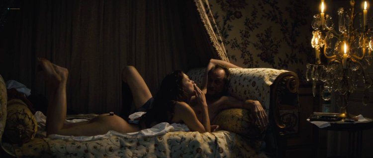 Шарлотта Ле Бон титьки