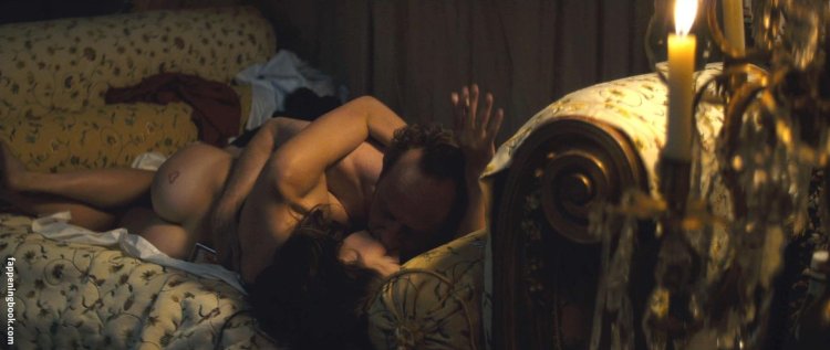 Шарлотта Ле Бон плейбой