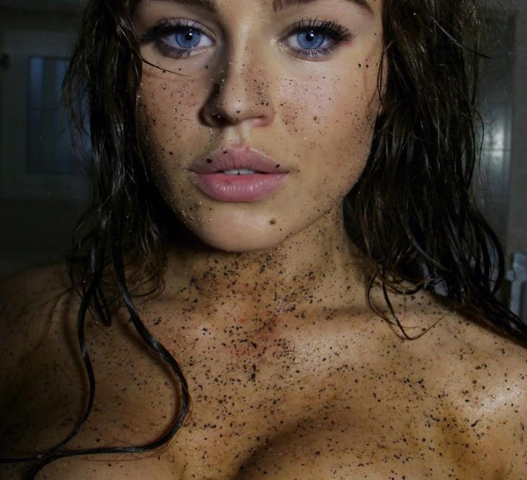 Горячая модель Рози Рофф голая