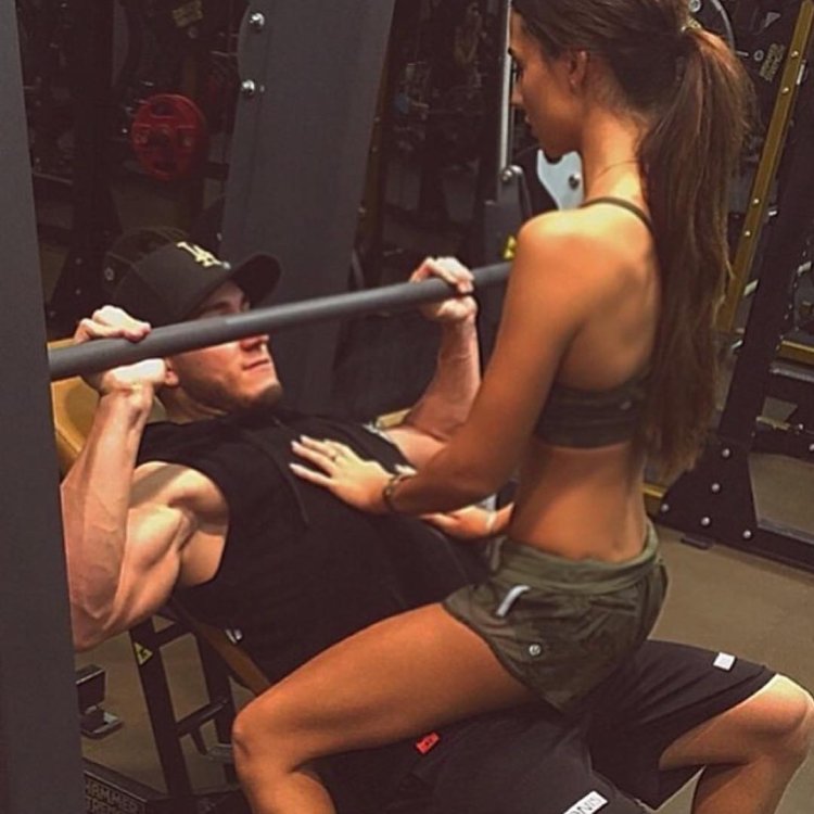 Спортивные попки девочек