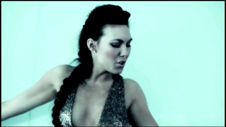 Элиза Рид в купальнике