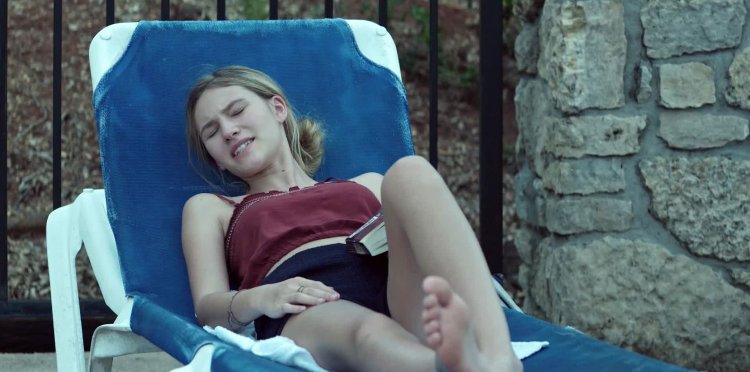 София Майлс в купальнике