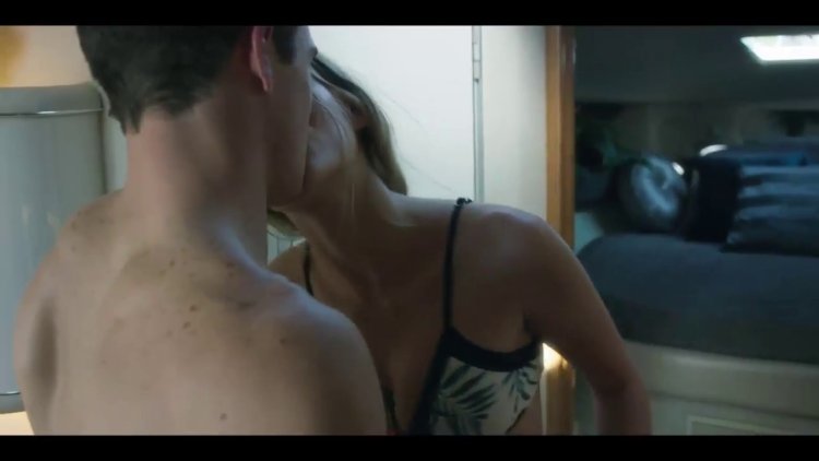 Саманта Мортон топлесс