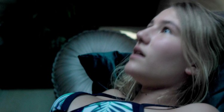 София Хьюблиц в купальнике