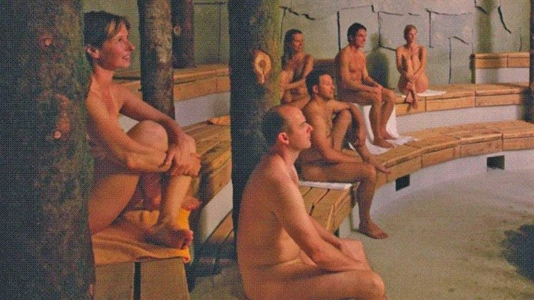 Много голых девок в бане