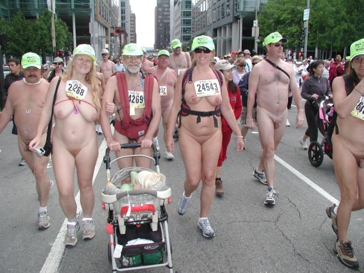 Нудистский парад