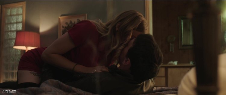 Элизабет олсен поцелуй