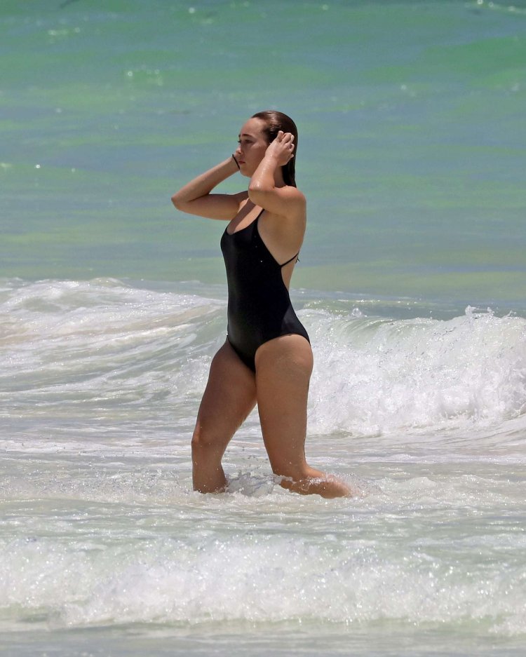 Алисия дебнем Керри в купальнике