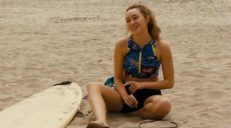 Алисия Кларк в купальнике