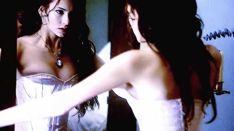 Дневники вампира Кэтрин постельная сцена