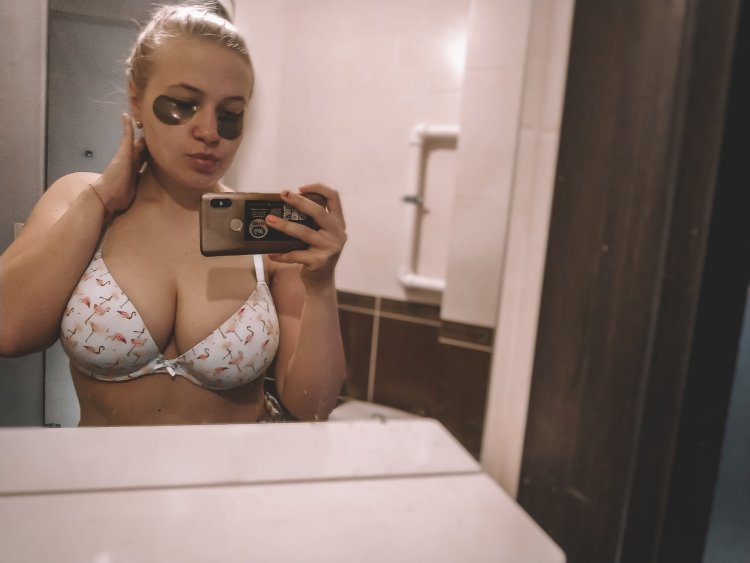 Carlson young Scream