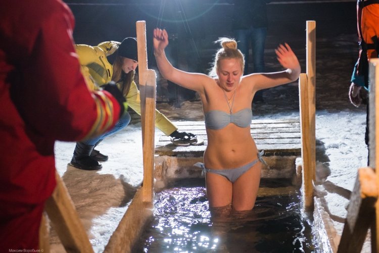 Ксения Собчак в купели