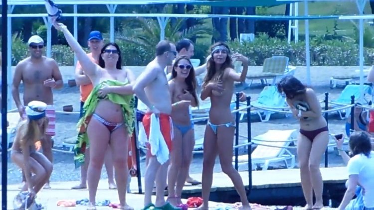 Большие сиськи на грядках