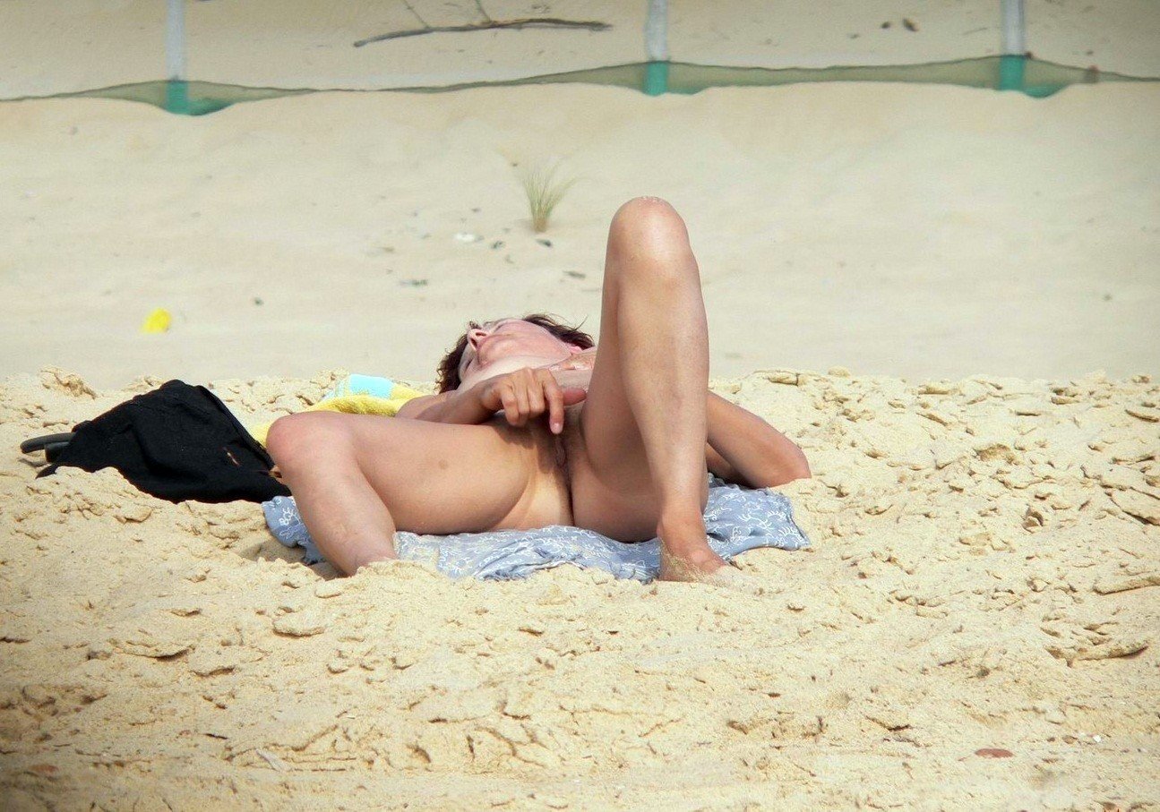 подглядываем за голыми женщинами на пляже фото 22