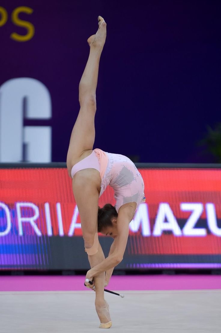 Домашняя гимнастика девушки