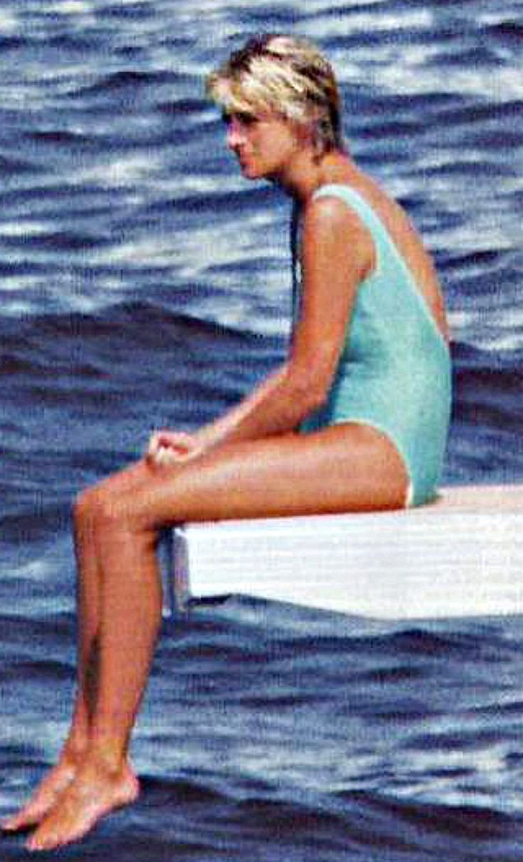 Diana Holiday фото