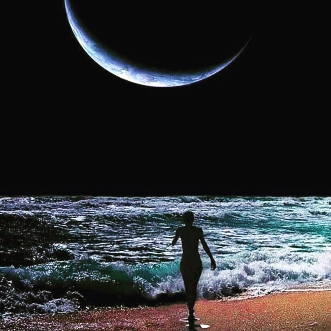 Последняя ночь картинки. Лунная ночь. Луна одиночество. Луна и море. Ночь Луна.