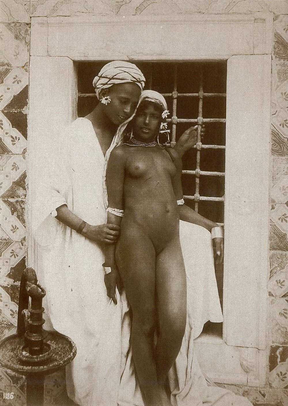 Colonial nudes
