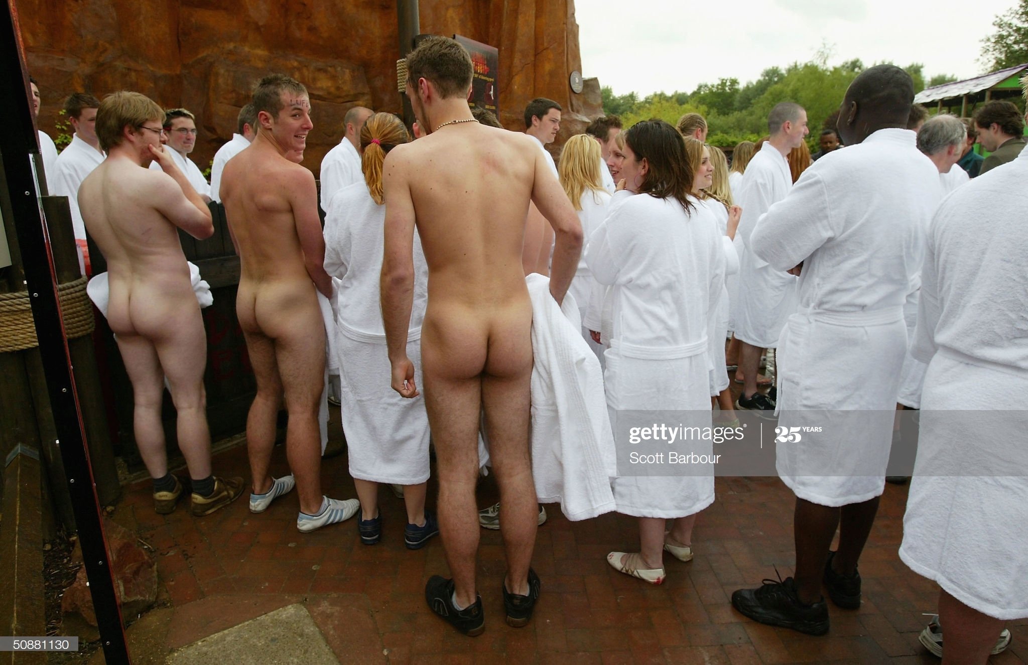 голые парни одетые медсестры фото 101
