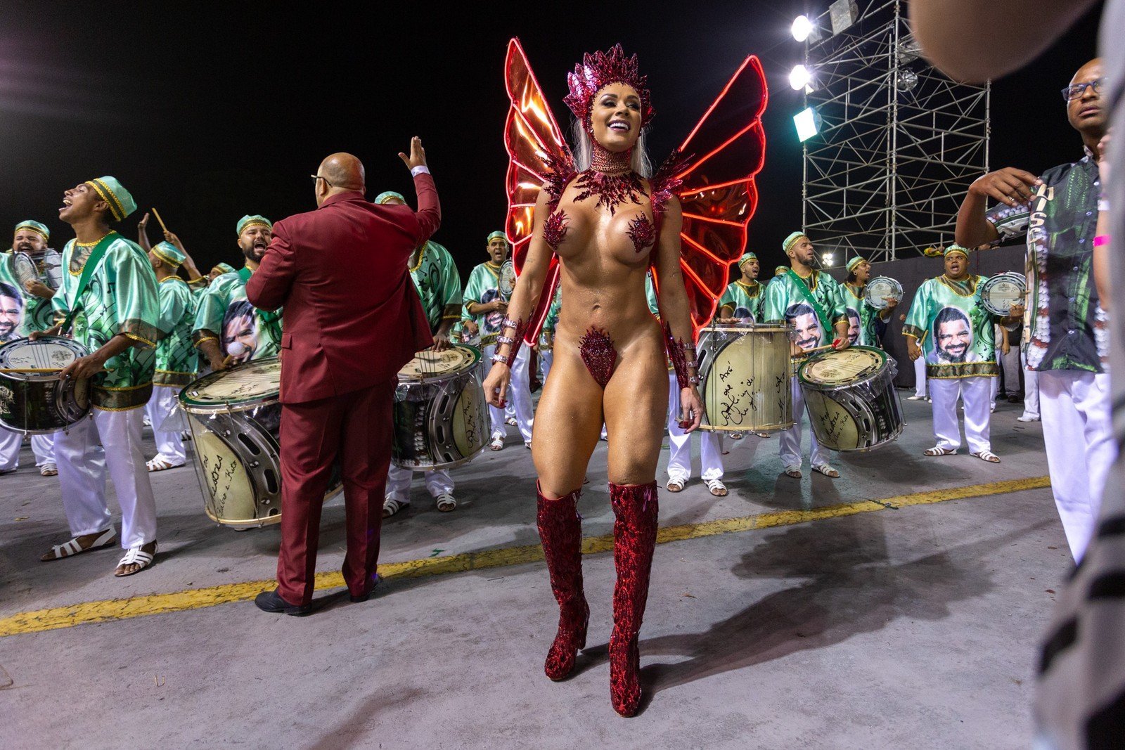 фото голая карнавал в бразилия фото 66