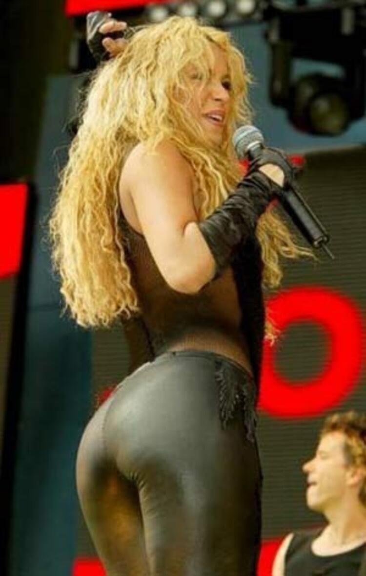 Shakira sexy butt