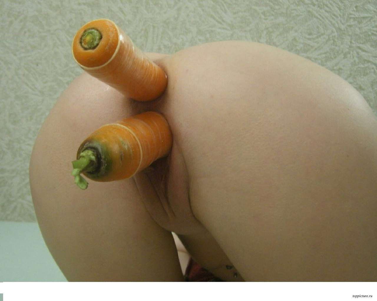 как мастурбируют анал морковкой фото 4