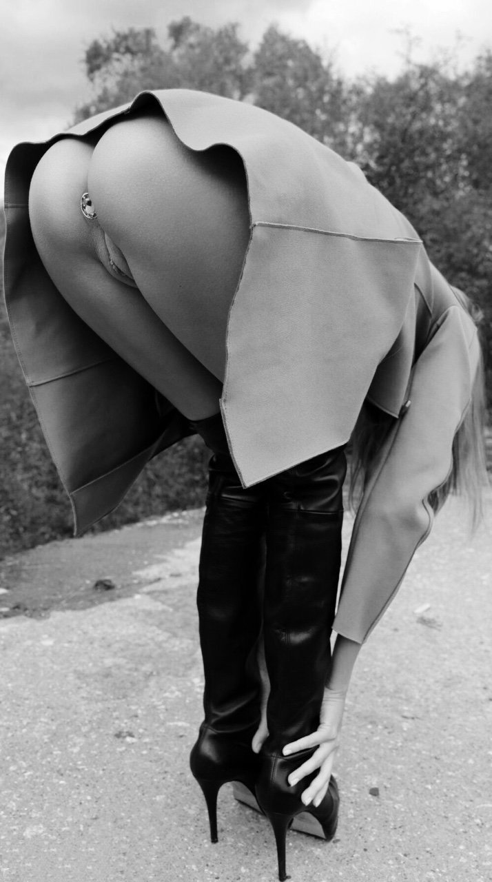 Девушки в коротких юбочках без трусиков