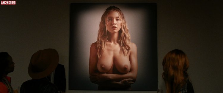 Сидни Суини сиськи эйфория