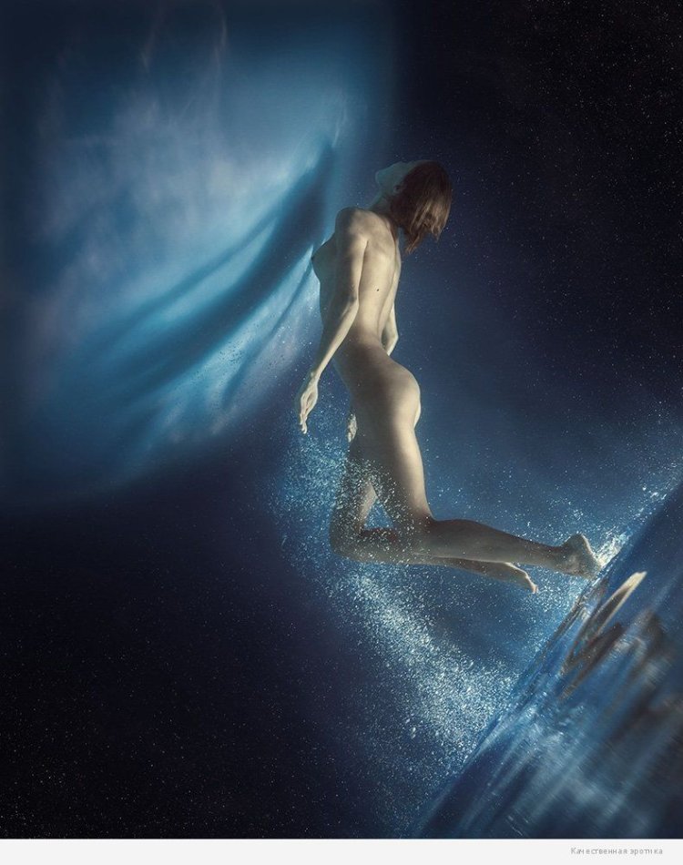 Голые девушки под водой