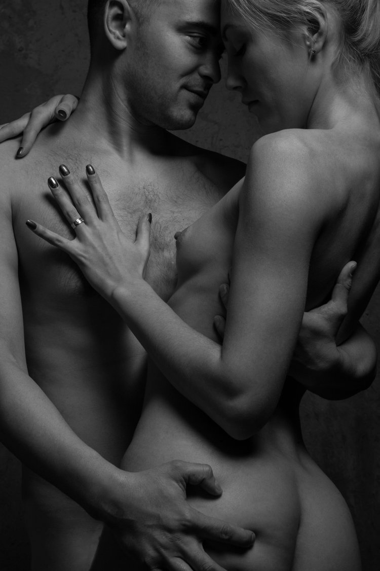 Эротическая фотосессия пары