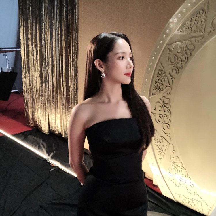 Пак мин-ён грудь