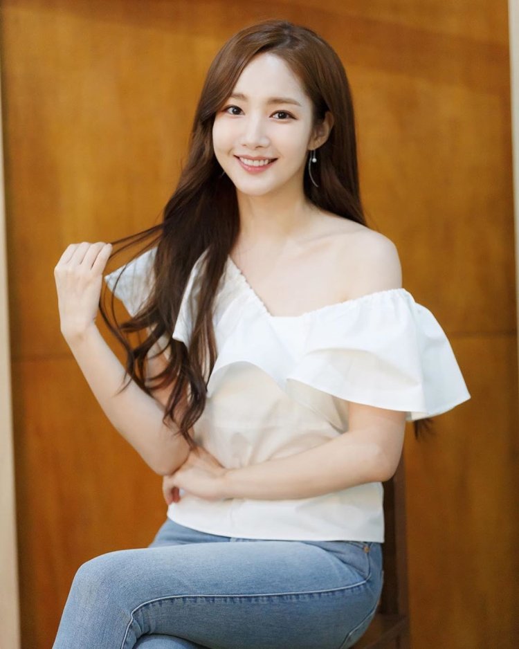 Пак мин-ён грудь