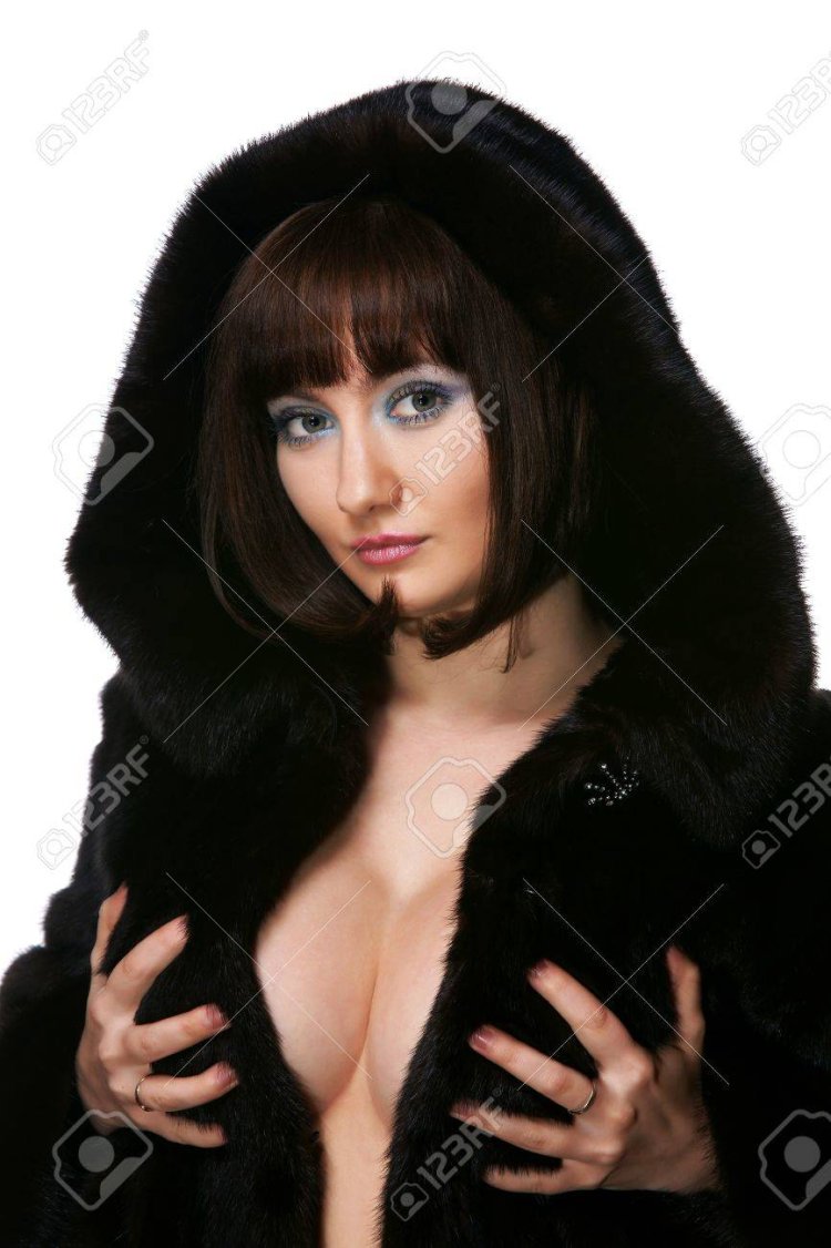 Эротична в меховой шубе