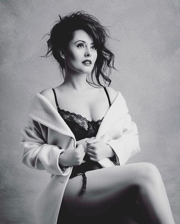 Голая Наденька из камеди Вумен