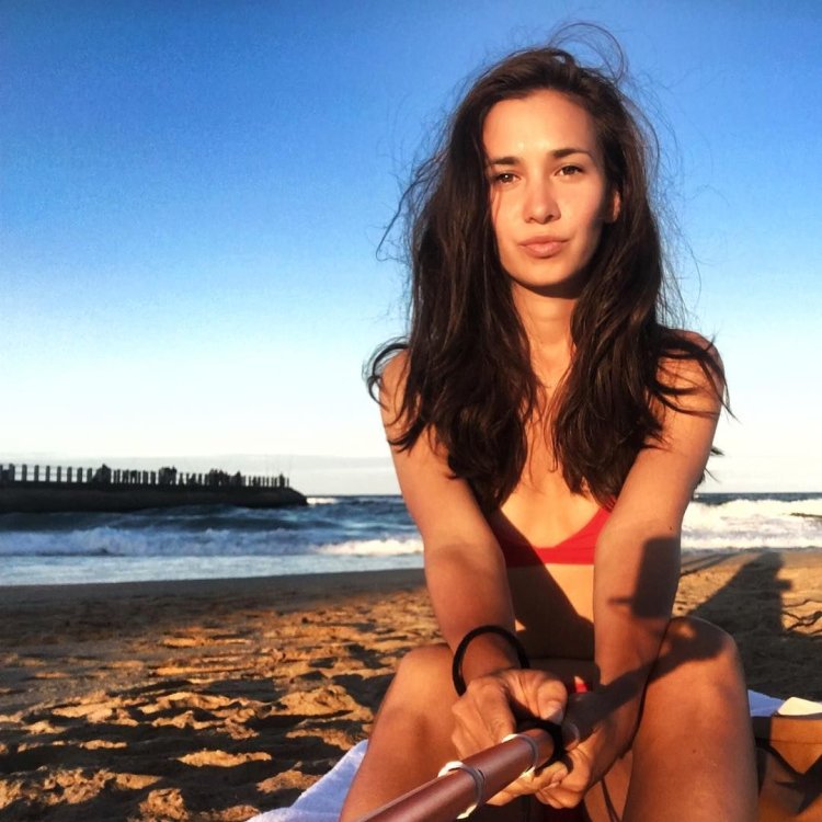 Celina Jade босиком